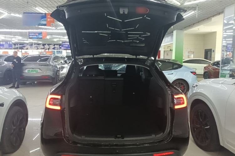 Used Tesla Model Y 2023 Rear-Wheel-Drive Version Trunk