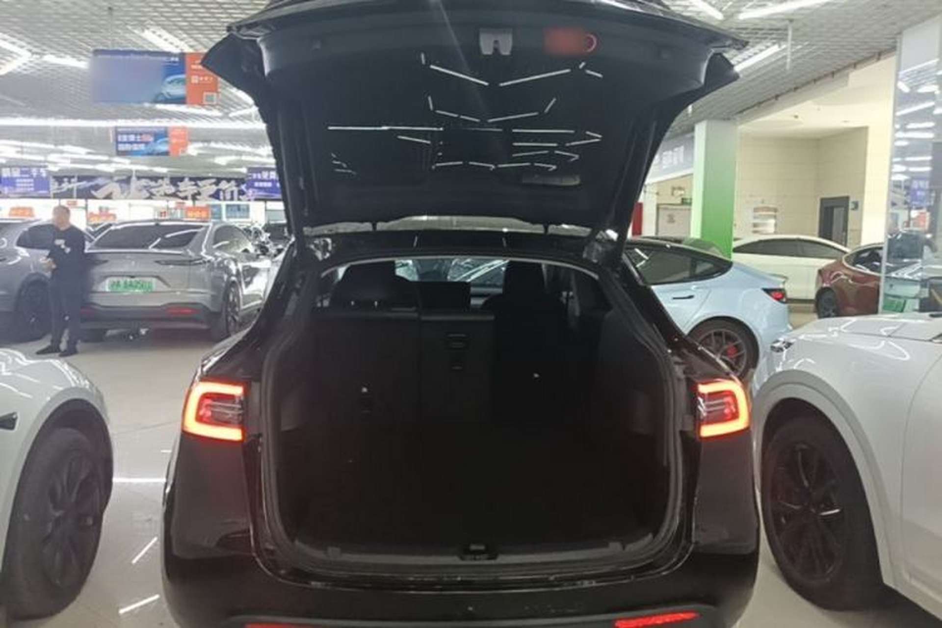Used Tesla Model Y 2023 Rear-Wheel-Drive Version Trunk