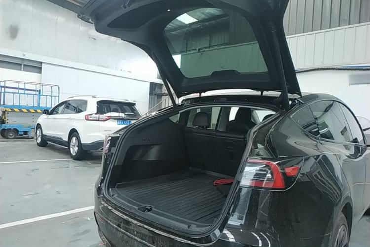 Used Tesla Model Y 2023 Rear-Wheel-Drive Version Trunk