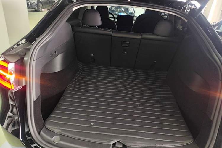 Used Tesla Model Y 2023 Rear-Wheel-Drive Version Trunk