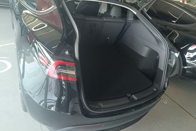Used Tesla Model Y 2023 Rear-Wheel-Drive Version Trunk