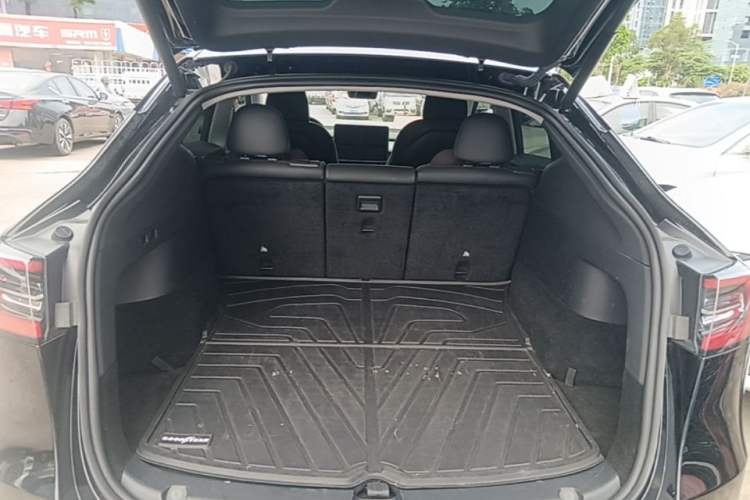 Used Tesla Model Y 2023 Long-Range All-Wheel-Drive Version Trunk