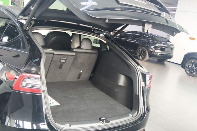 Used Tesla Model Y 2023 Long-Range All-Wheel-Drive Version Trunk