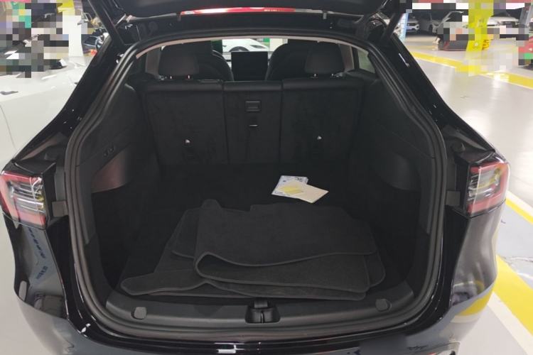 Used Tesla Model Y 2023 Long-Range All-Wheel-Drive Version Trunk