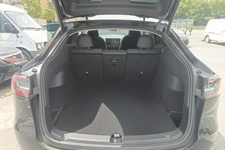 Used Tesla Model Y 2023 Rear-Wheel-Drive Version Trunk