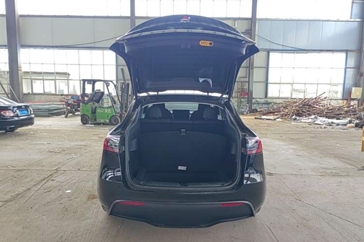 Used Tesla Model Y 2023 Rear-Wheel-Drive Version Trunk