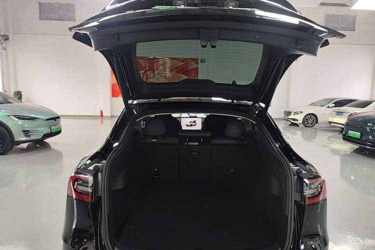 Used Tesla Model Y 2023 Rear-Wheel-Drive Version Trunk