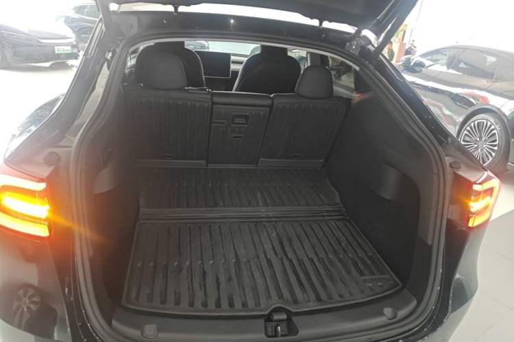 Used Tesla Model Y 2023 Rear-Wheel-Drive Version Trunk