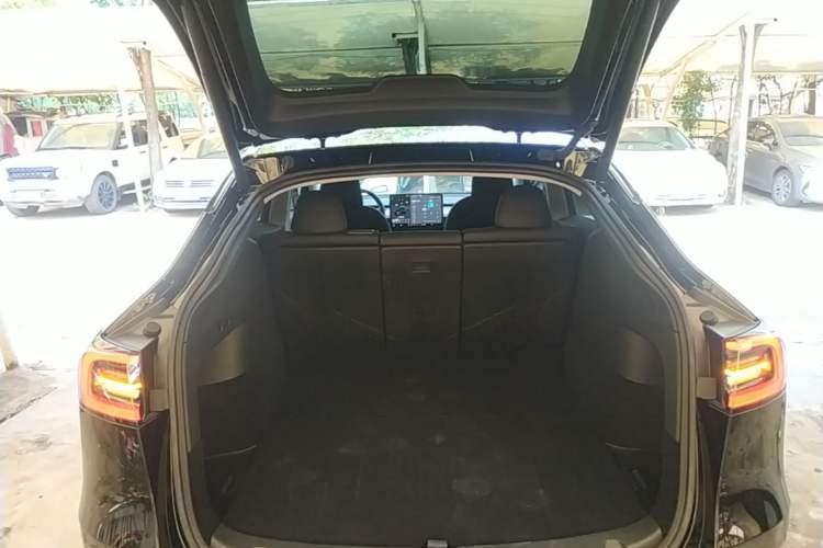 Used Tesla Model Y 2023 Rear-Wheel-Drive Version Trunk