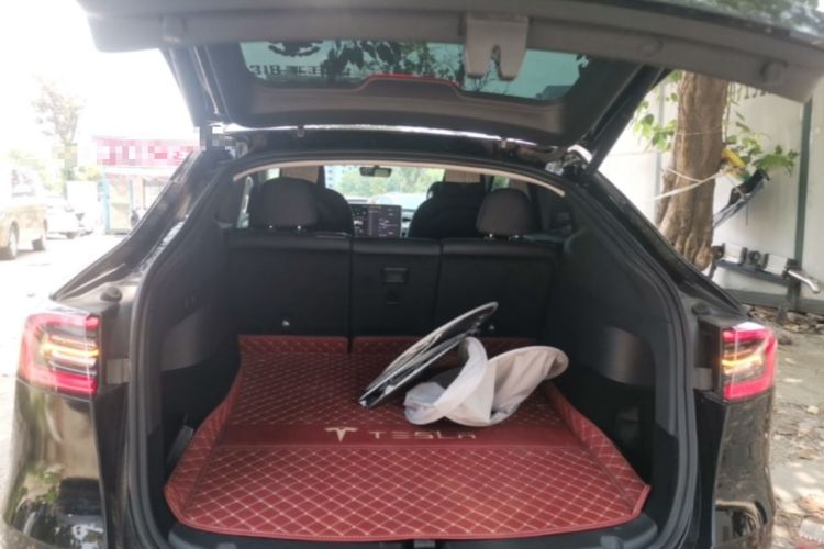 Used Tesla Model Y 2023 Rear-Wheel-Drive Version Trunk