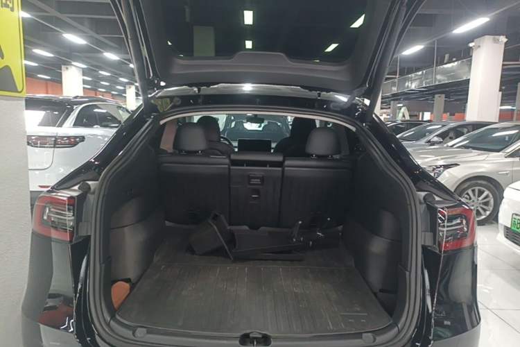 Used Tesla Model Y 2023 Rear-Wheel-Drive Version Trunk