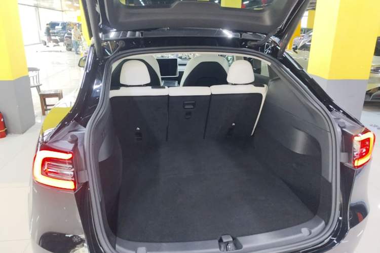Used Tesla Model Y 2023 Rear-Wheel-Drive Version Trunk