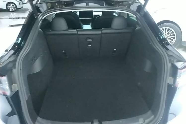 Used Tesla Model Y 2023 Long-Range All-Wheel-Drive Version Trunk
