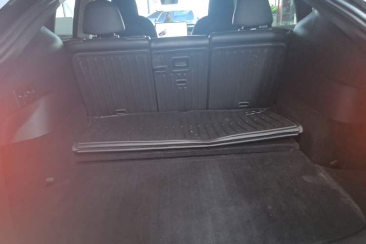 Used Tesla Model Y 2023 Rear-Wheel-Drive Version Trunk