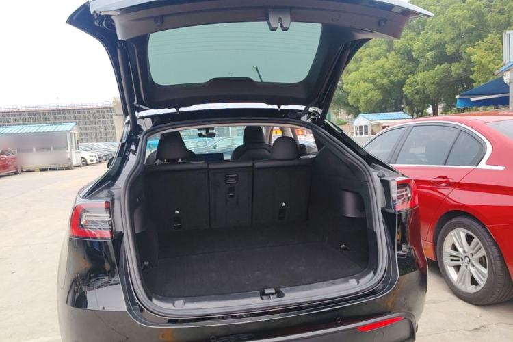Used Tesla Model Y 2023 Rear-Wheel-Drive Version Trunk