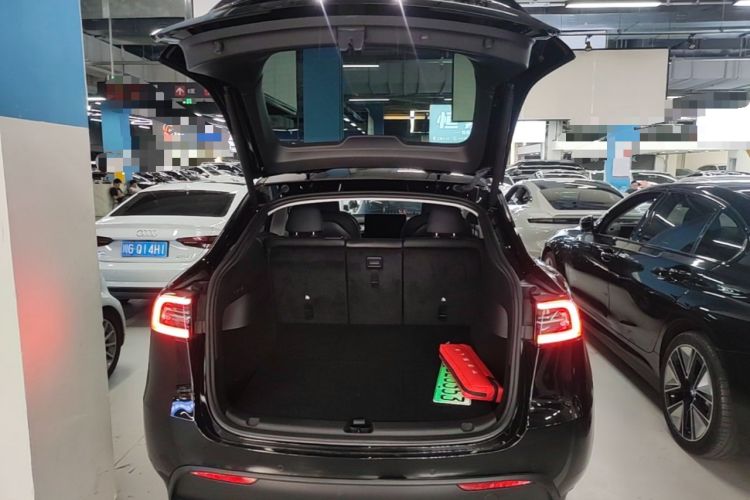 Used Tesla Model Y 2023 Long-Range All-Wheel-Drive Version Trunk