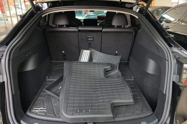 Used Tesla Model Y 2023 Rear-Wheel-Drive Version Trunk