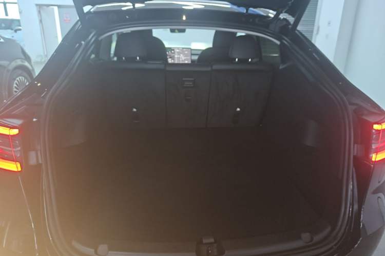 Used Tesla Model Y 2023 Long-Range All-Wheel-Drive Version Trunk