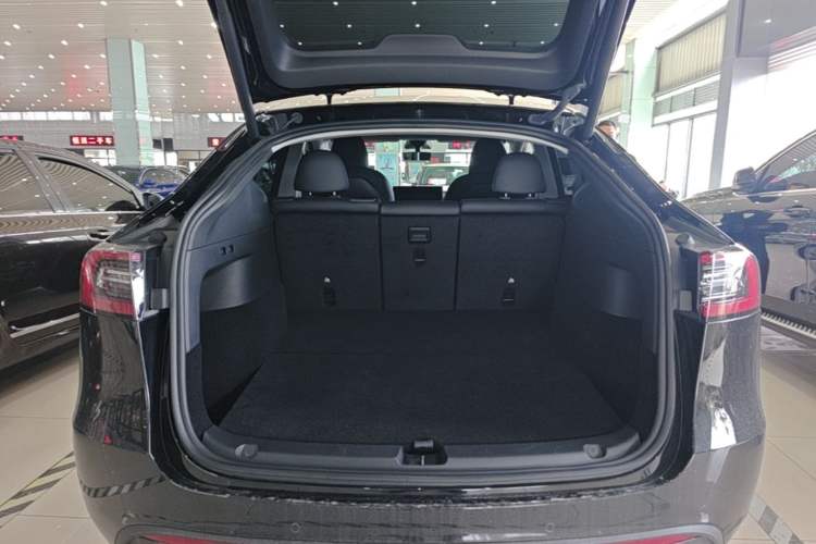 Used Tesla Model Y 2023 Rear-Wheel-Drive Version Trunk