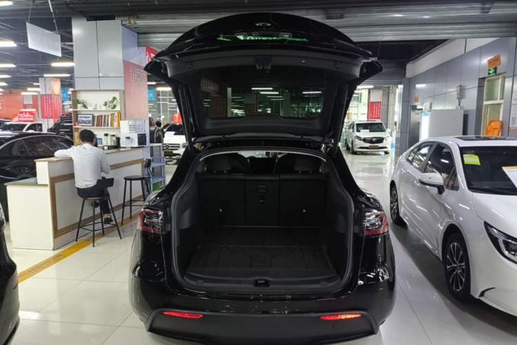 Used Tesla Model Y 2023 Rear-Wheel-Drive Version Trunk