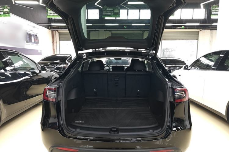 Used Tesla Model Y 2023 Rear-Wheel-Drive Version Trunk