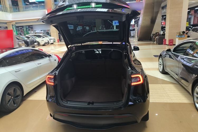 Used Tesla Model Y 2023 Long-Range All-Wheel-Drive Version Trunk