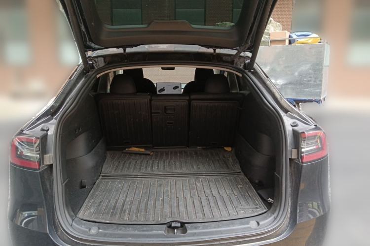Used Tesla Model Y 2023 Long-Range All-Wheel-Drive Version Trunk