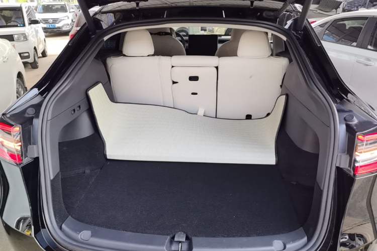 Used Tesla Model Y 2023 Rear-Wheel-Drive Version Trunk