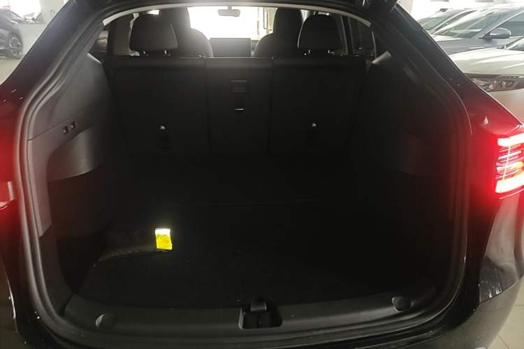 Used Tesla Model Y 2023 Rear-Wheel-Drive Version Trunk