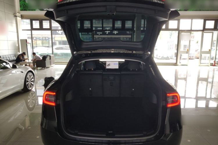 Used Tesla Model Y 2023 Long-Range All-Wheel-Drive Version Trunk