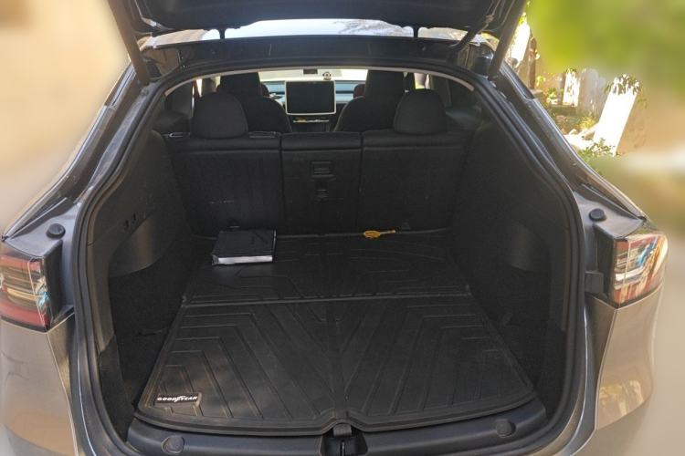 Used Tesla Model Y 2023 Rear-Wheel-Drive Version Trunk
