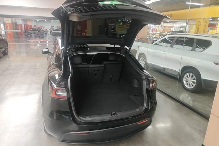 Used Tesla Model Y 2023 Rear-Wheel-Drive Version Trunk
