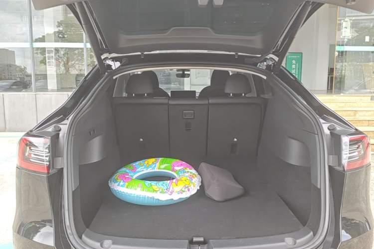 Used Tesla Model Y 2023 Rear-Wheel-Drive Version Trunk