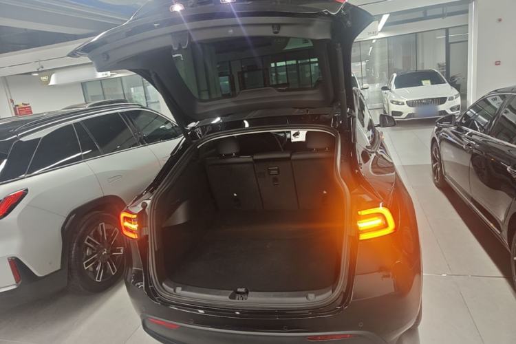 Used Tesla Model Y 2023 Long-Range All-Wheel-Drive Version Trunk