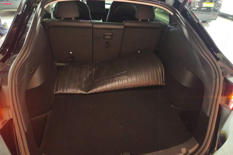 Used Tesla Model Y 2023 Rear-Wheel-Drive Version Trunk