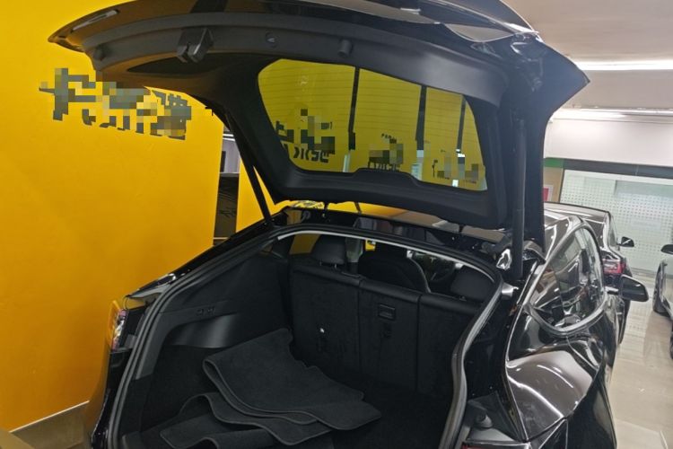 Used Tesla Model Y 2023 Long-Range All-Wheel-Drive Version Trunk