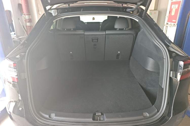 Used Tesla Model Y 2023 Rear-Wheel-Drive Version Trunk