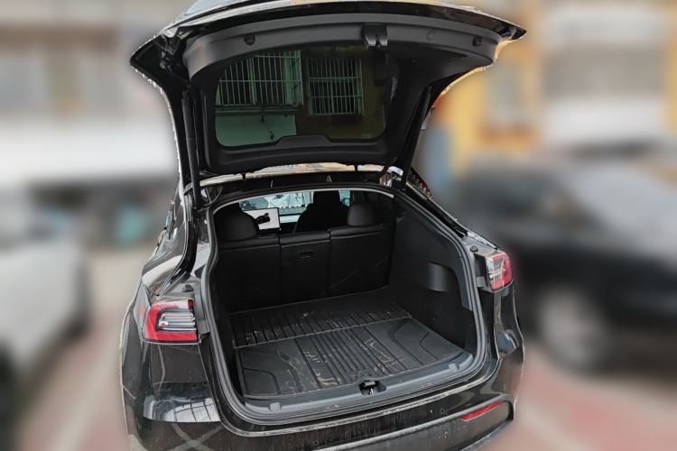 Used Tesla Model Y 2023 Rear-Wheel-Drive Version Trunk