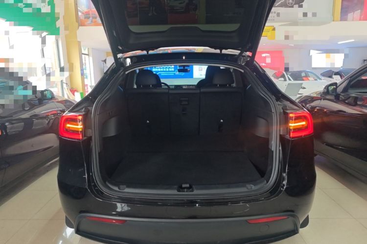 Used Tesla Model Y 2023 Long-Range All-Wheel-Drive Version Trunk