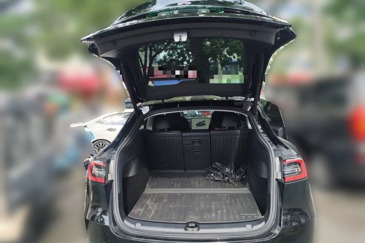 Used Tesla Model Y 2023 Rear-Wheel-Drive Version Trunk