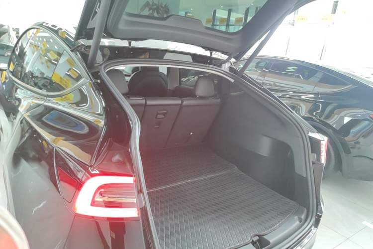 Used Tesla Model Y 2023 Rear-Wheel-Drive Version Trunk
