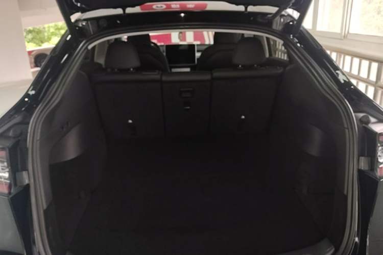 Used Tesla Model Y 2023 Rear-Wheel-Drive Version Trunk