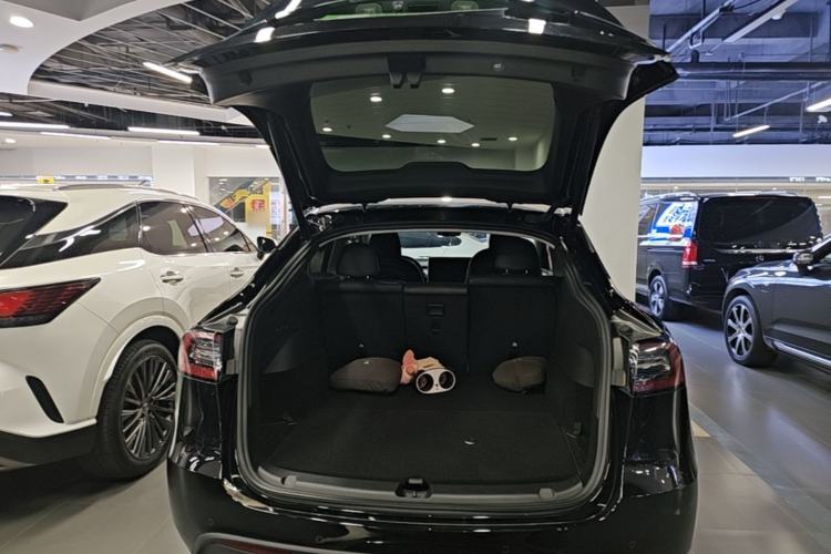Used Tesla Model Y 2023 Rear-Wheel-Drive Version Trunk