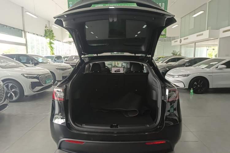 Used Tesla Model Y 2023 Rear-Wheel-Drive Version Trunk