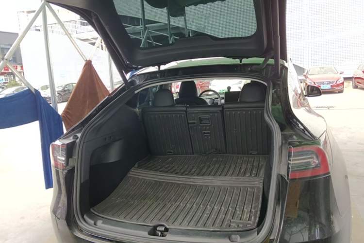 Used Tesla Model Y 2023 Rear-Wheel-Drive Version Trunk