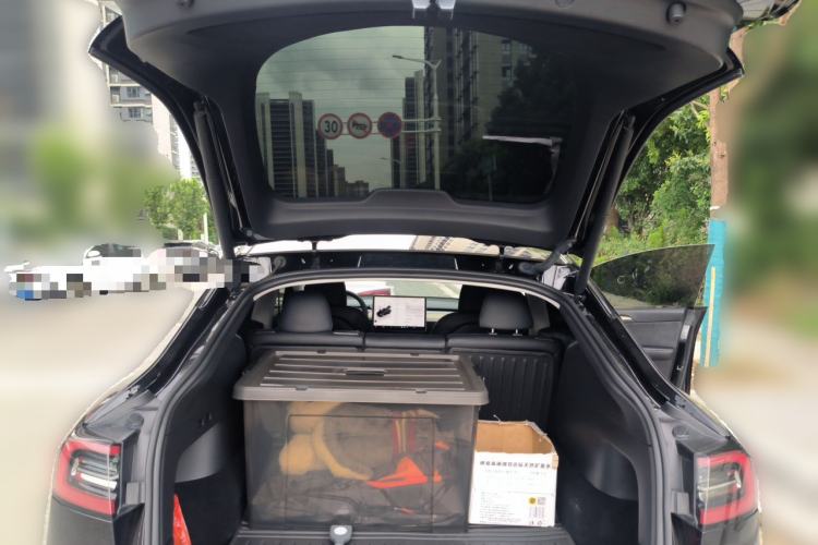 Used Tesla Model Y 2023 Long-Range All-Wheel-Drive Version Trunk