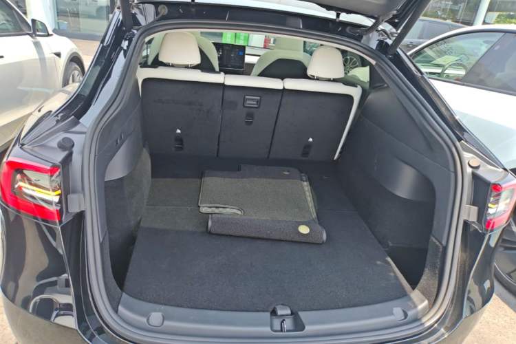 Used Tesla Model Y 2023 Long-Range All-Wheel-Drive Version Trunk