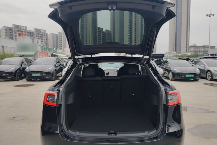Used Tesla Model Y 2023 Rear-Wheel-Drive Version Trunk