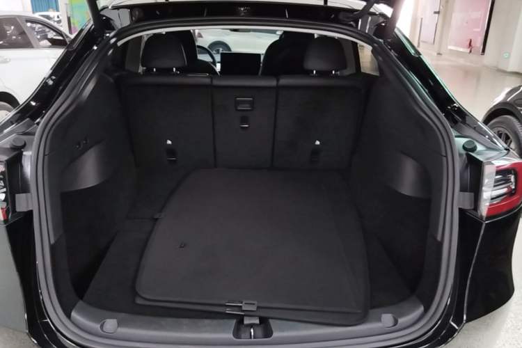 Used Tesla Model Y 2023 Rear-Wheel-Drive Version Trunk