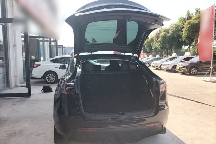 Used Tesla Model Y 2023 Rear-Wheel-Drive Version Trunk